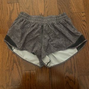lululemon hotty hot short 2.5”